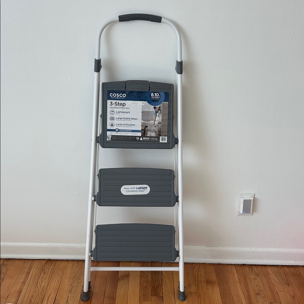 Cosco 3-Step Ladder in Gray and White